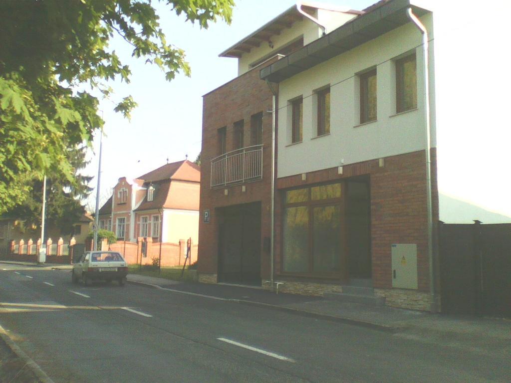 Bastya Apartmanhaz Sarvar Exterior photo