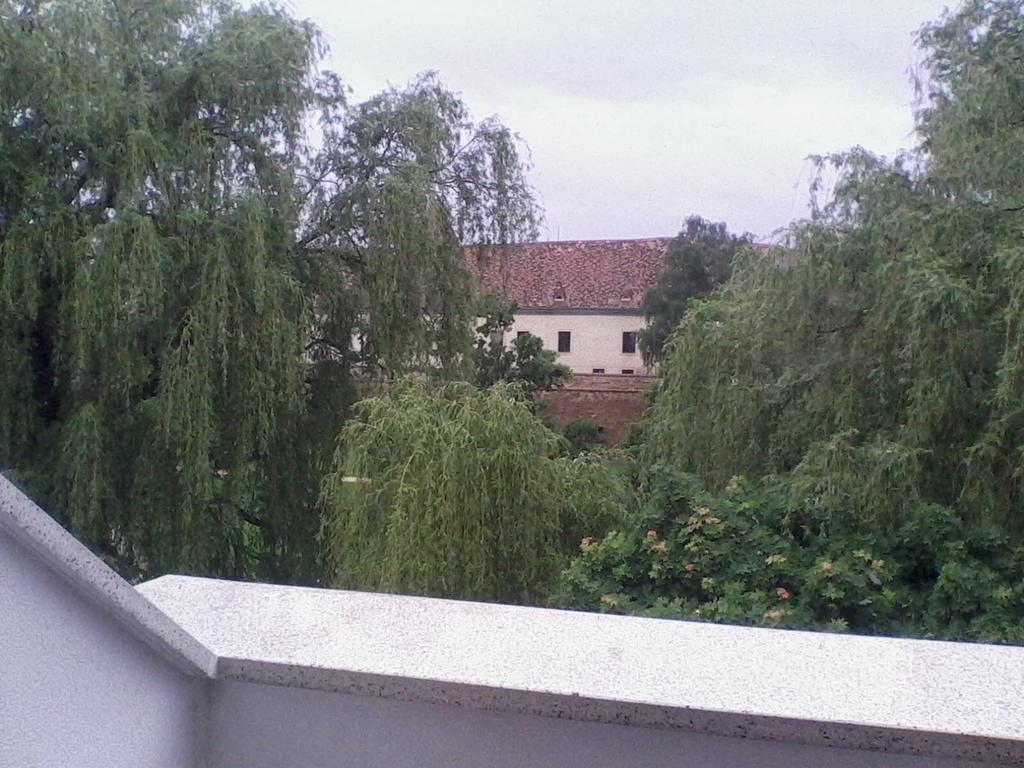 Bastya Apartmanhaz Sarvar Exterior photo